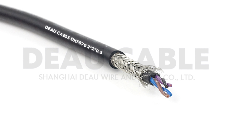 典型應用適用于連續往復運動(dòng)下的安裝， 特別是工業(yè)作用環(huán)境下的頻繁彎曲場(chǎng)合， 如現代化機械標準部件的拖鏈中及物流系統、 操控系統、機械自動(dòng)化系統等。數控機床、 電子設備、 五金沖壓、木材石材機械、玻璃與門(mén)窗機械、 注塑機、 機械 （人） 手、 建筑機械、 重型機器廠(chǎng) 、汽車(chē)制造、 起重運輸設備、 自動(dòng)化倉庫、 碼頭、 消防車(chē)等的室內外環(huán)境需要屏蔽的場(chǎng)所。 特別需要無(wú)差異和變化的穩定的信息傳導與監控。