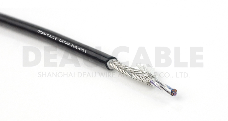 典型應用適用于連續往復運動(dòng)下的安裝， 特別是工業(yè)作用環(huán)境下的頻繁彎曲場(chǎng)合， 如現代化機械標準部件的拖鏈中及物流系統、 操控系統、 機械自動(dòng)化系統等。 數控機床、 電子設備、 五金沖壓、 木材石材機械、 玻璃與門(mén)窗機械、 注塑機、 機械 （人） 手、 建筑機械、 重型機器廠(chǎng) 、 汽車(chē)制造、 起重運輸設備、 自動(dòng)化倉庫、 碼頭、 消防車(chē)等的室內外環(huán)境需要屏蔽的場(chǎng)所。 特別應用重機械負荷， 海岸、 港口、野外， 高低溫、 高污染等惡劣環(huán)境場(chǎng)所。